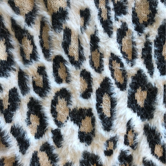 Hayden Los Angeles Animal Print Leopard Fuzzy Eyelash Relaxed Sweater - Picture 5 of 10
